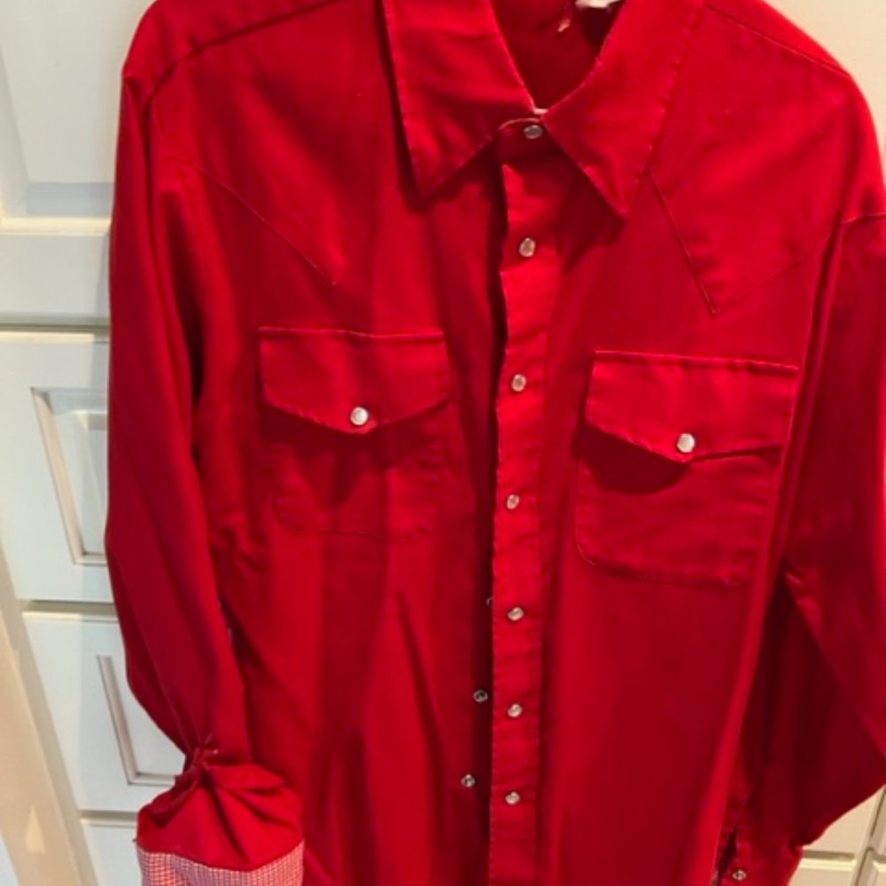 SHIRT, POLYESTER, HEAVY, WITH SNAP BUTTONS, SIZE LARGE
